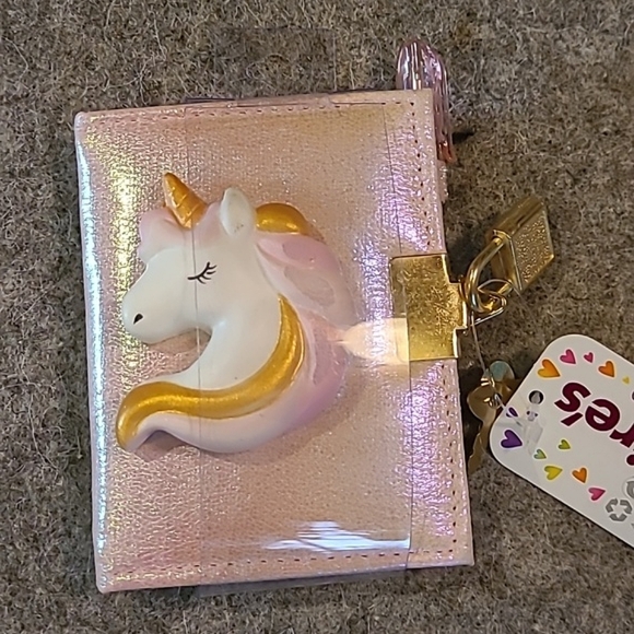 Girl's Mini Unicorn Lockable Diary & Pen W/ Matching Jewelry Set! 🩷 - Picture 4 of 16